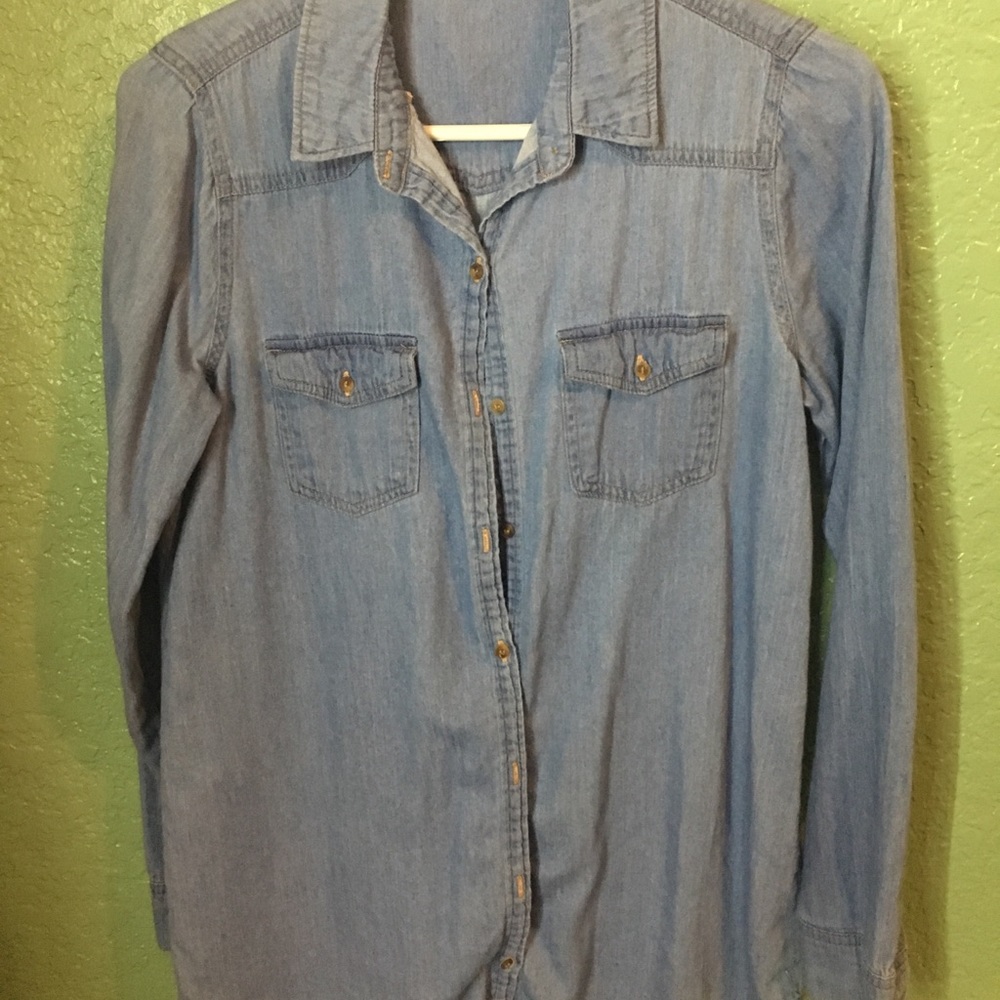 Light wash denim buttondown jacket